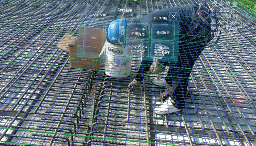 HoloLensを通して見た映像。現場の風景の上に配筋の3Dモデルがブルーの線で表示されている