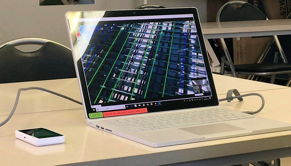 パソコンのモニターには、ARデバイスから送られてきたリアルタイム映像がはっきりと映し出された